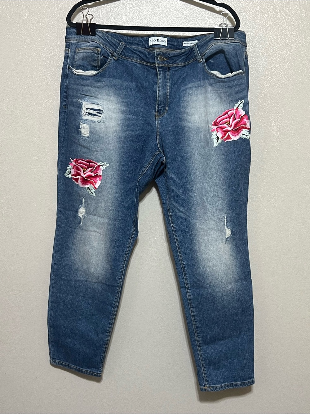 Black Daisy Jamie Relaxed Skinny Jeans Embroidered Roses Size 18 Denim